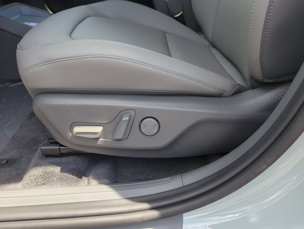 New 2027 Kia EV3 Wind FWD image 13