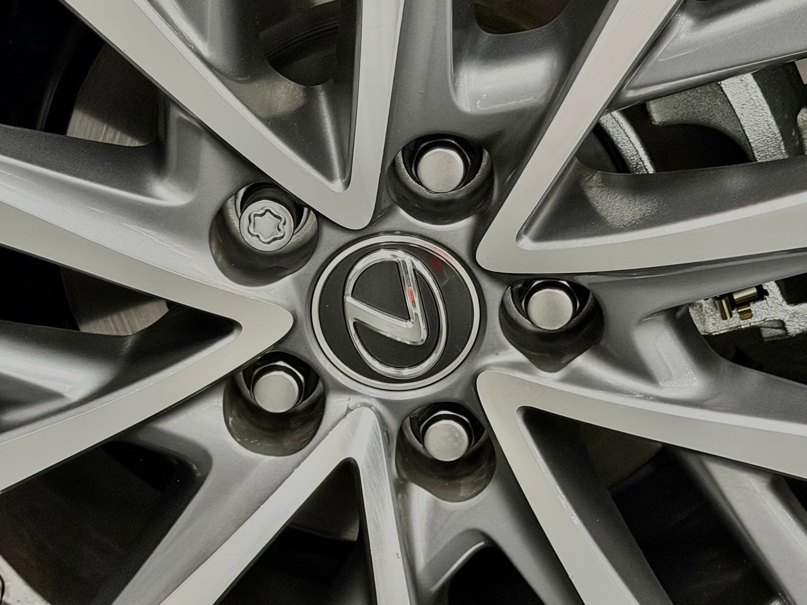 Used 2025 Lexus ES 350 w/ Accessory Package (Z1) image 17