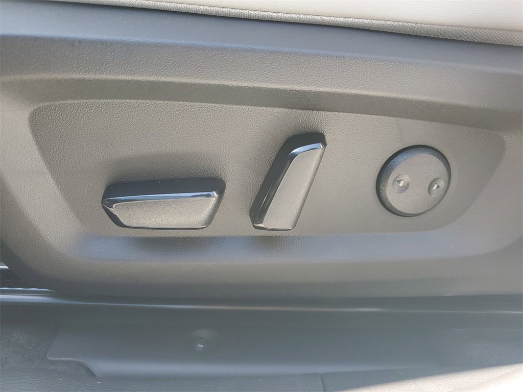 New 2025 Mitsubishi Outlander SE image 16