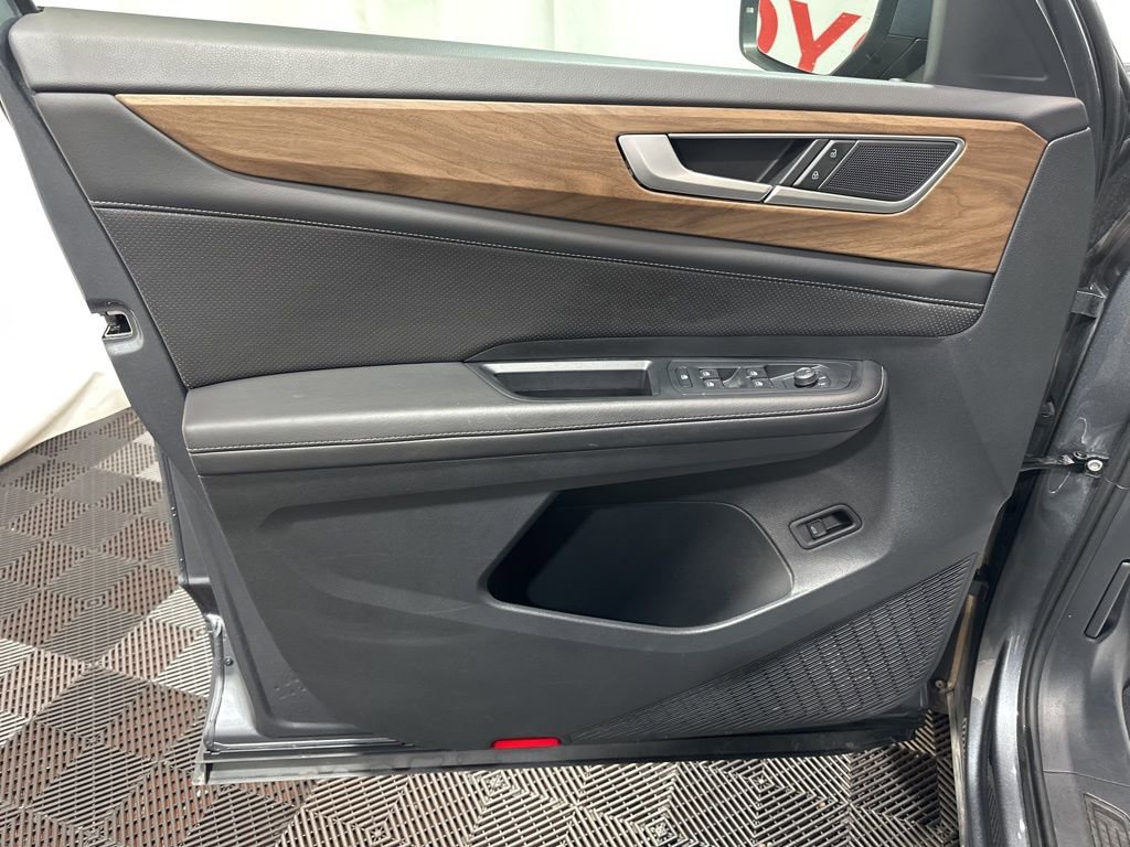 Used 2025 Volkswagen Atlas SE AWD/4WD image 22