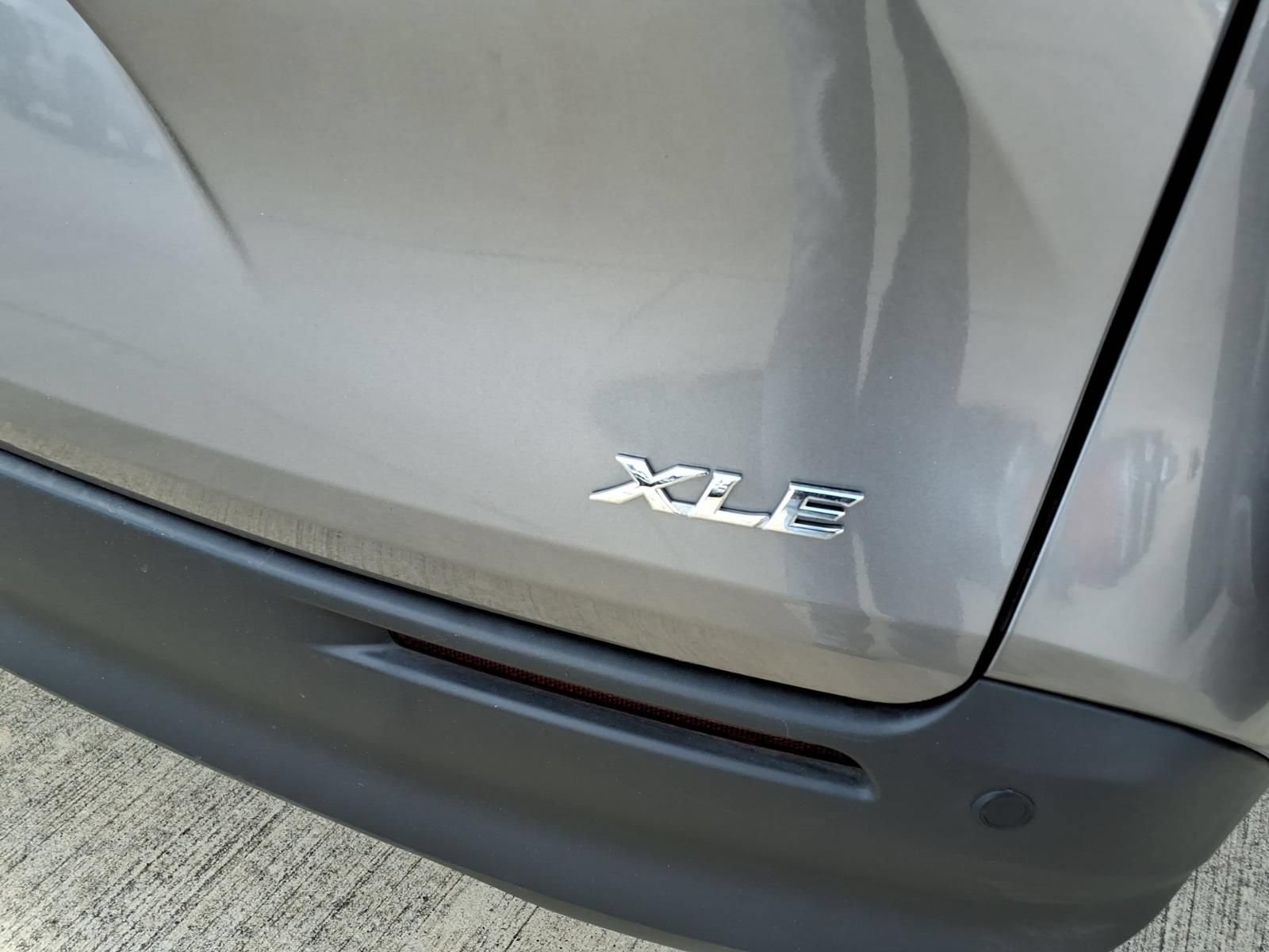 Used 2026 Toyota Sienna XLE FWD image 8