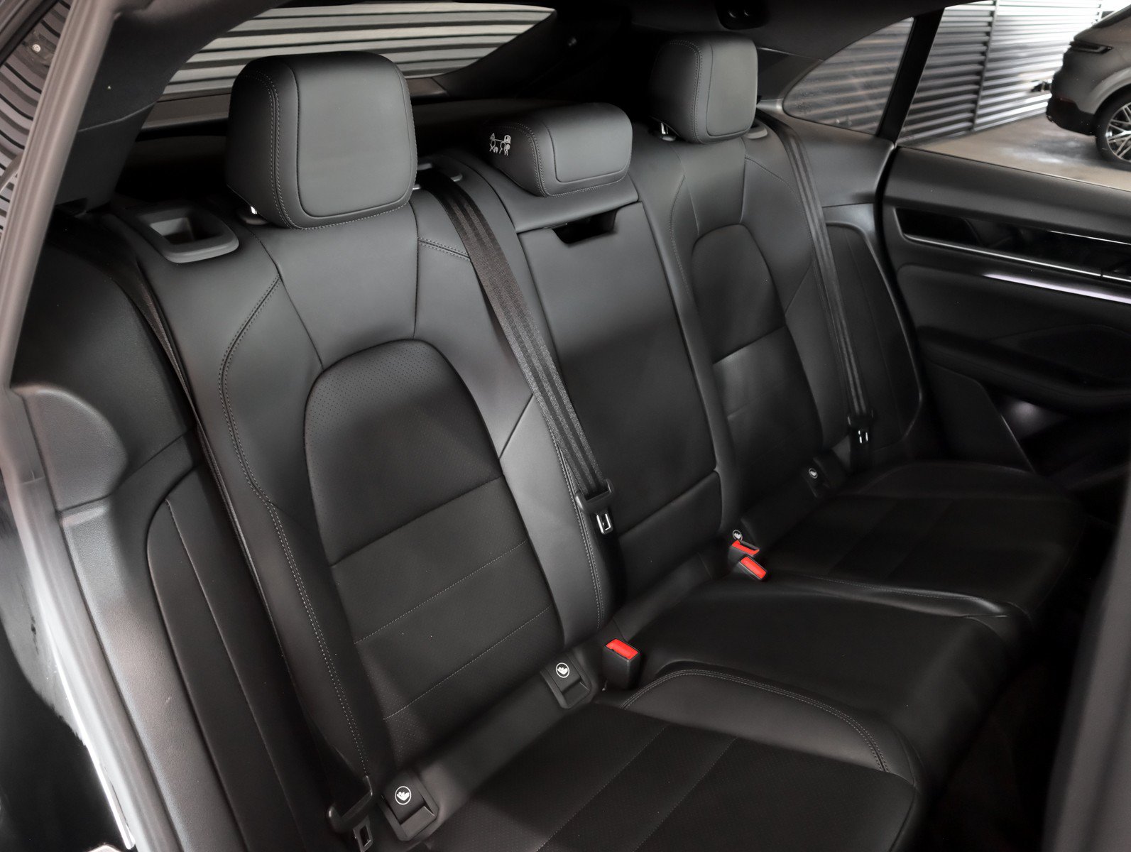 Certified 2026 Porsche Macan Electric RWD image 6