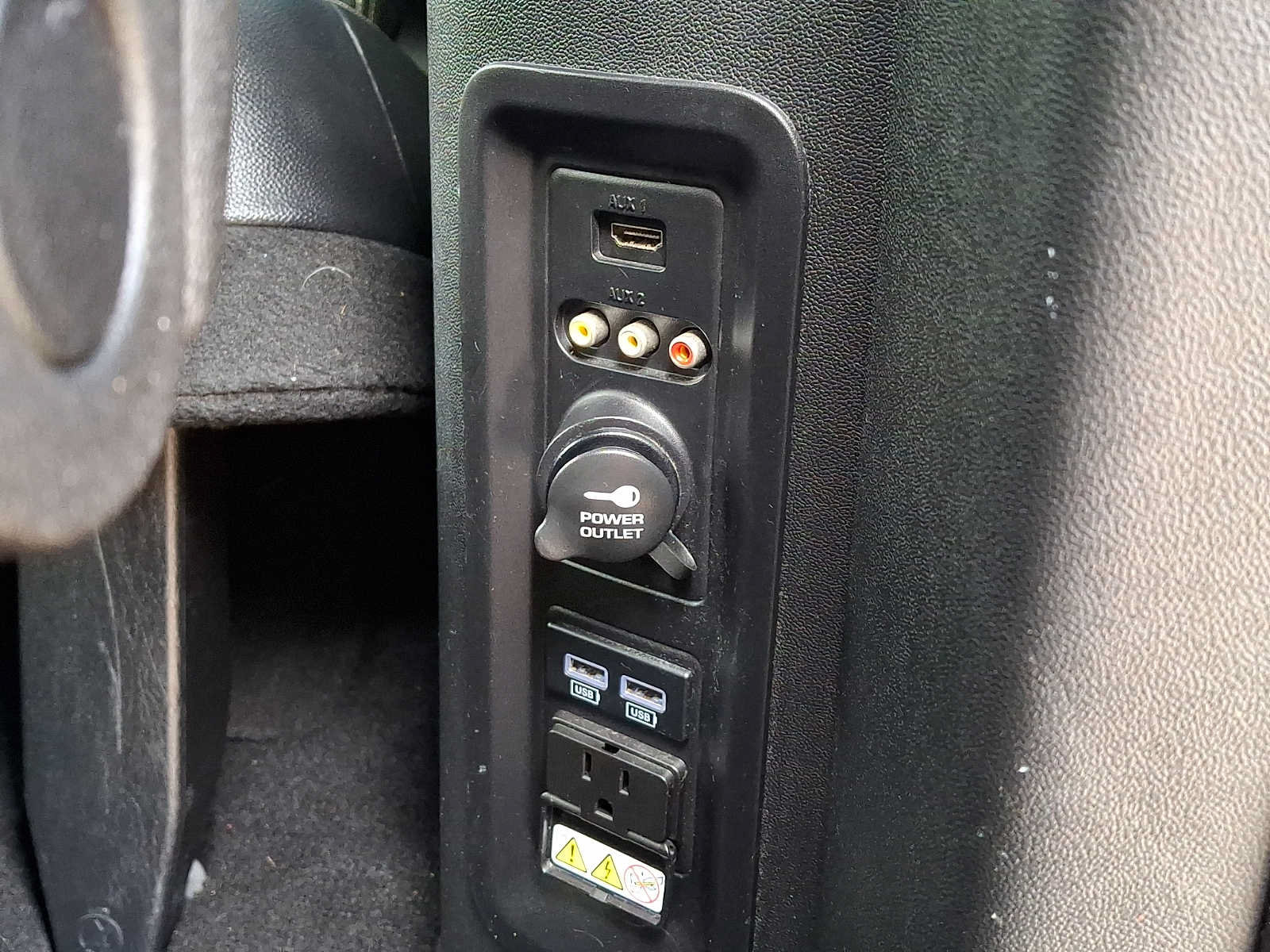 Used 2014 Chrysler Town & Country S FWD image 12