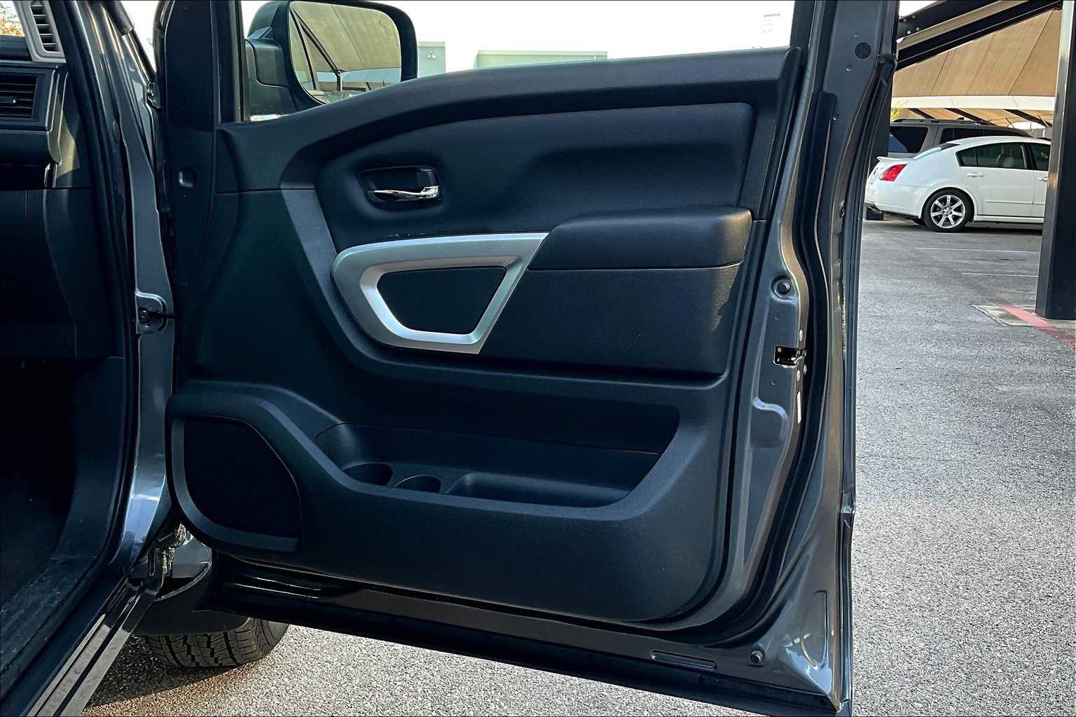 Used 2024 Nissan Titan SV w/ Accessory Utility Package image 41