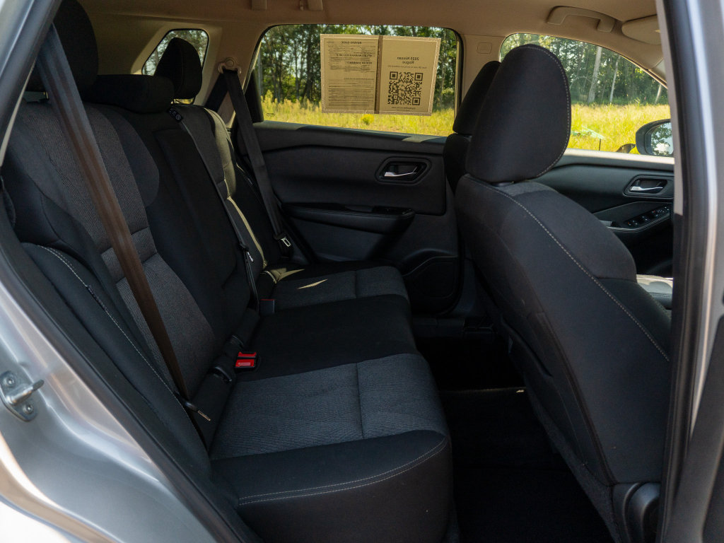 Used 2025 Nissan Rogue SV FWD image 18
