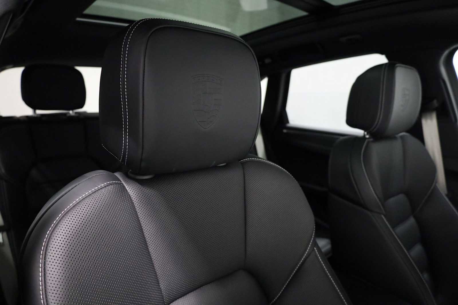 Certified 2025 Porsche Macan GTS image 22