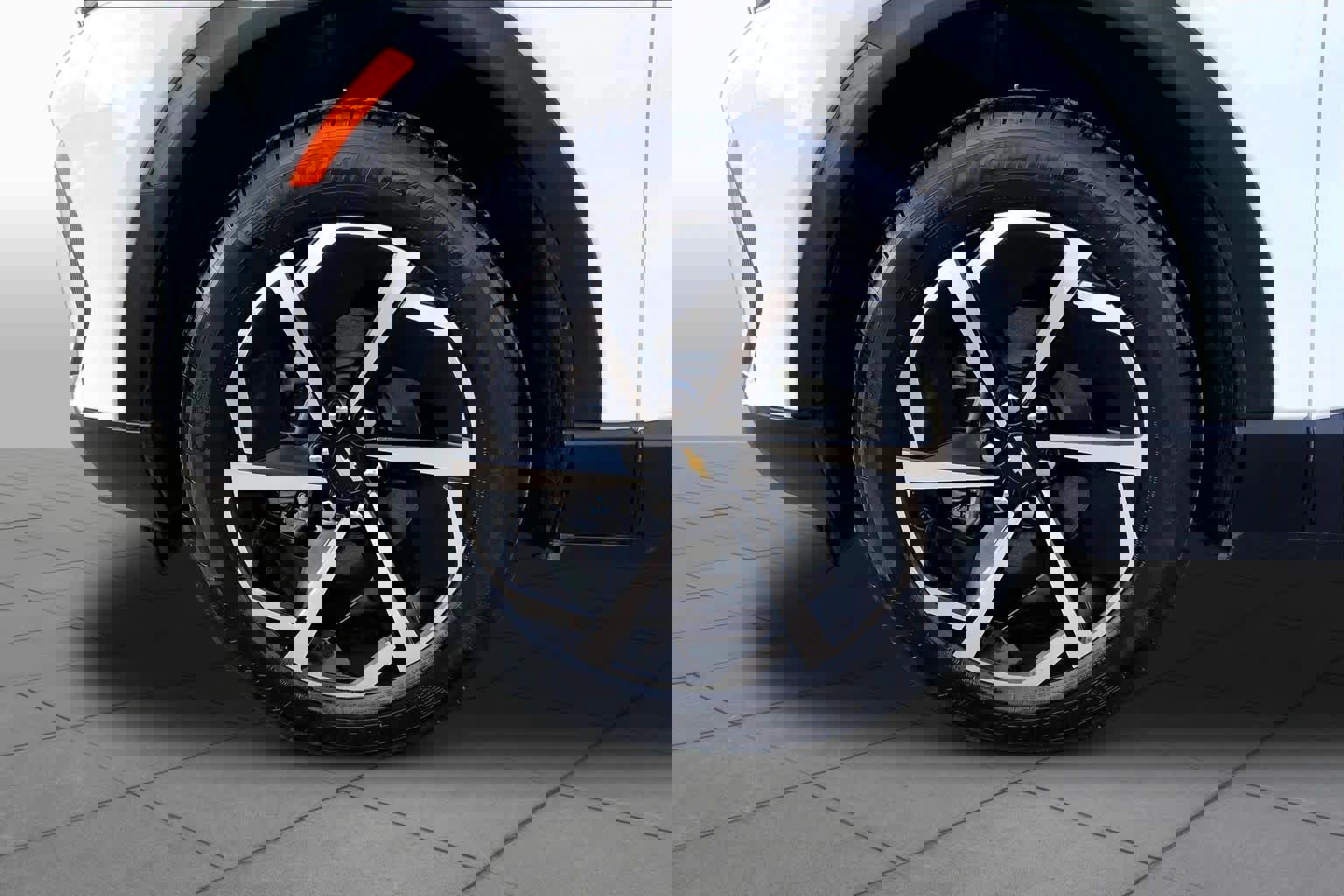 Used 2025 Chevrolet Equinox EV LT image 10