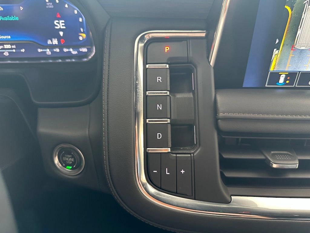 Used 2023 Chevrolet Tahoe High Country AWD/4WD image 28