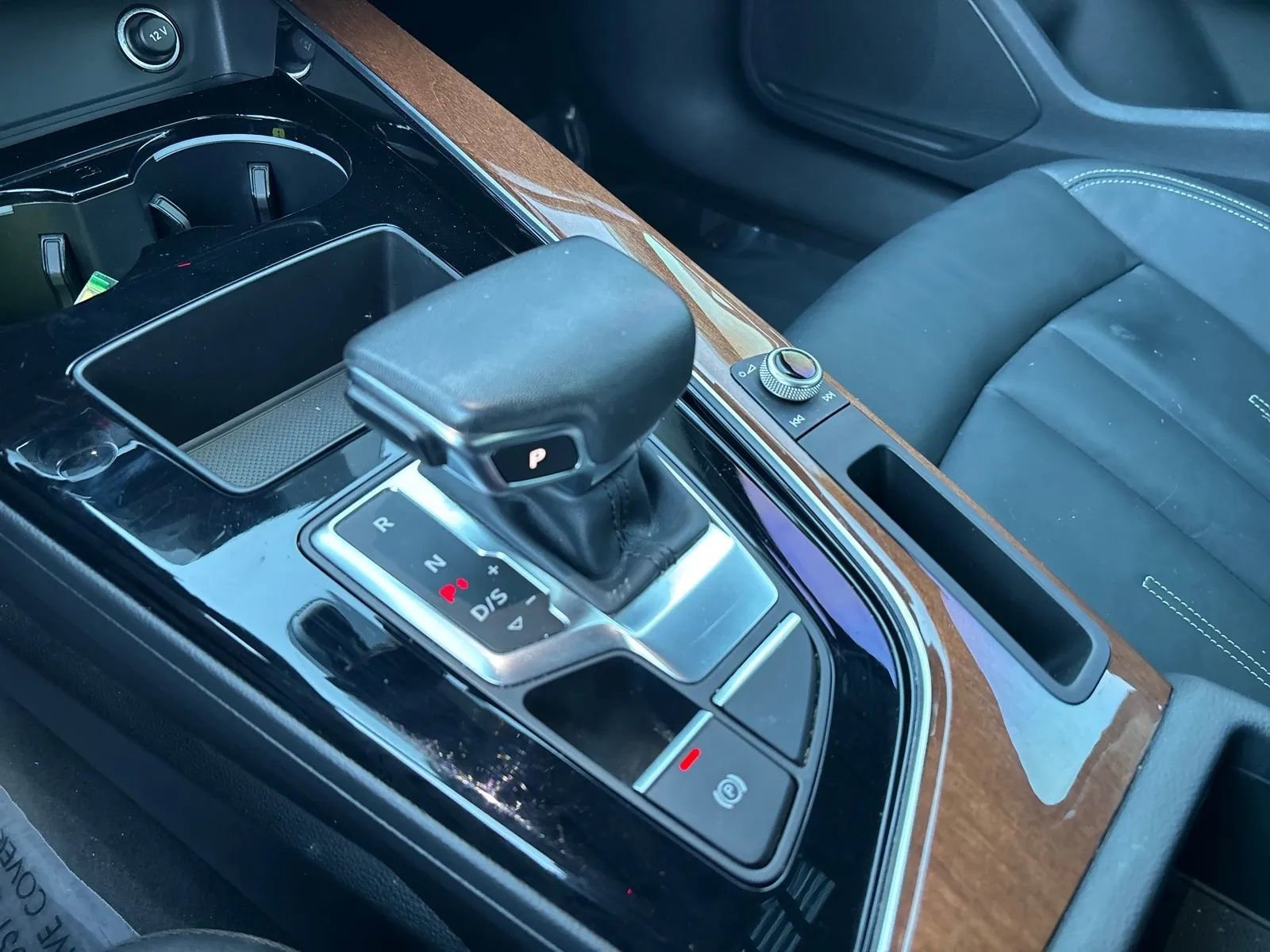 Used 2023 Audi A4 2.0T Premium w/ Convenience Package image 23