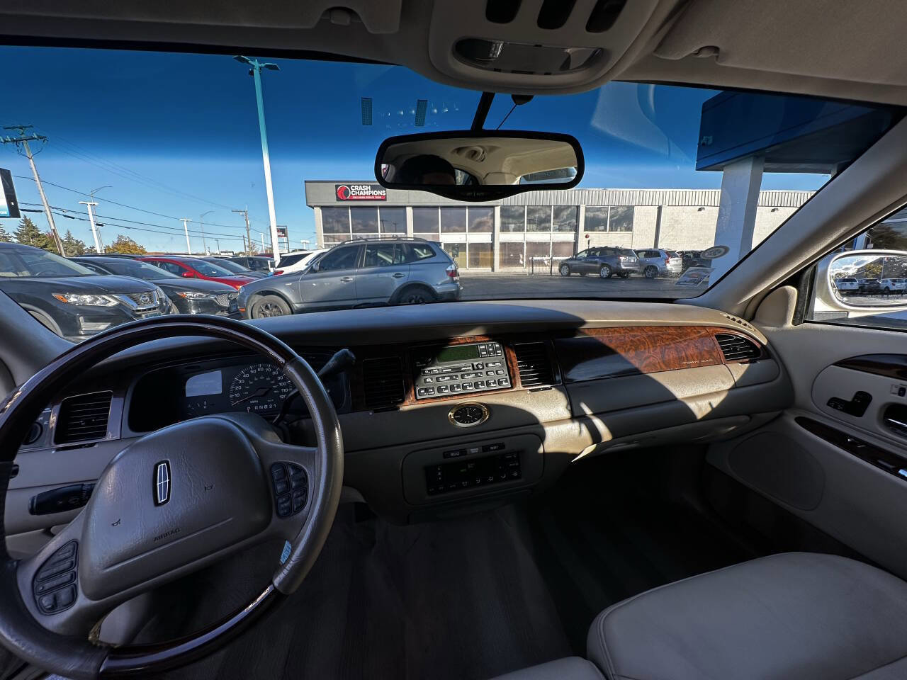 Used 2000 Lincoln Town Car Cartier image 19