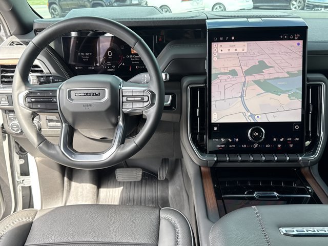 Used 2025 GMC Yukon Denali w/ Sun & Power Step Package image 8