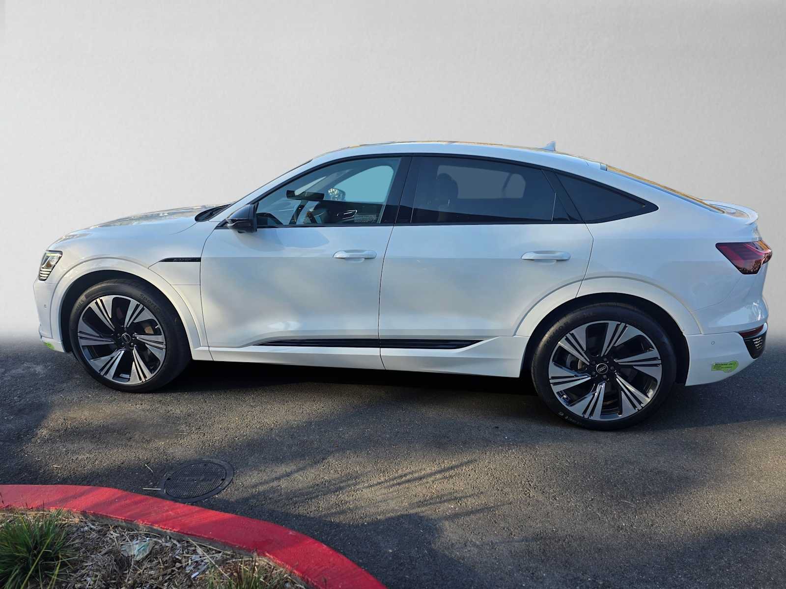 Used 2024 Audi Q8 e-tron Prestige w/ Prestige Package AWD/4WD image 6