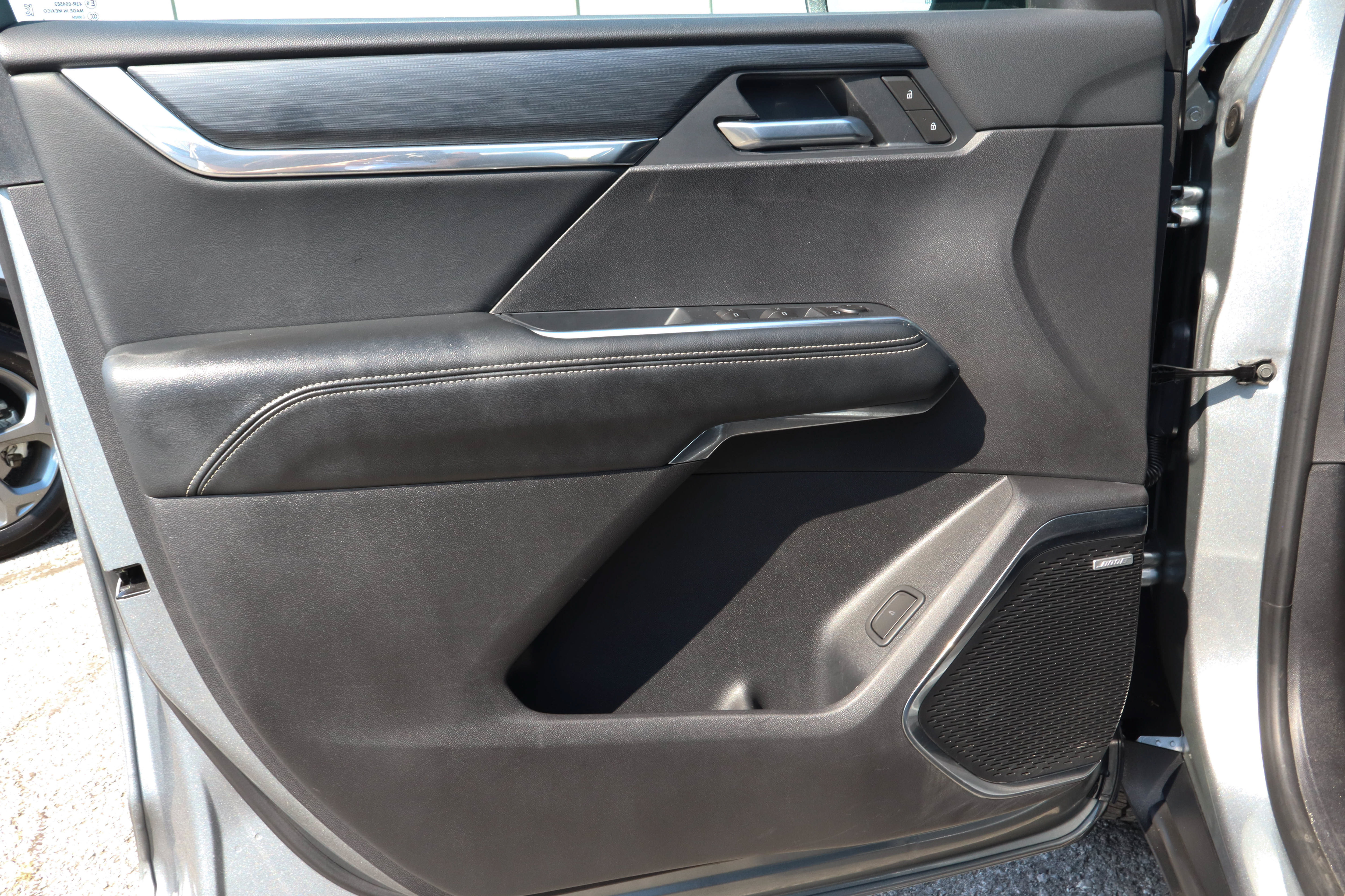 Used 2026 GMC Acadia Elevation w/ Elevation Premium Package FWD image 13