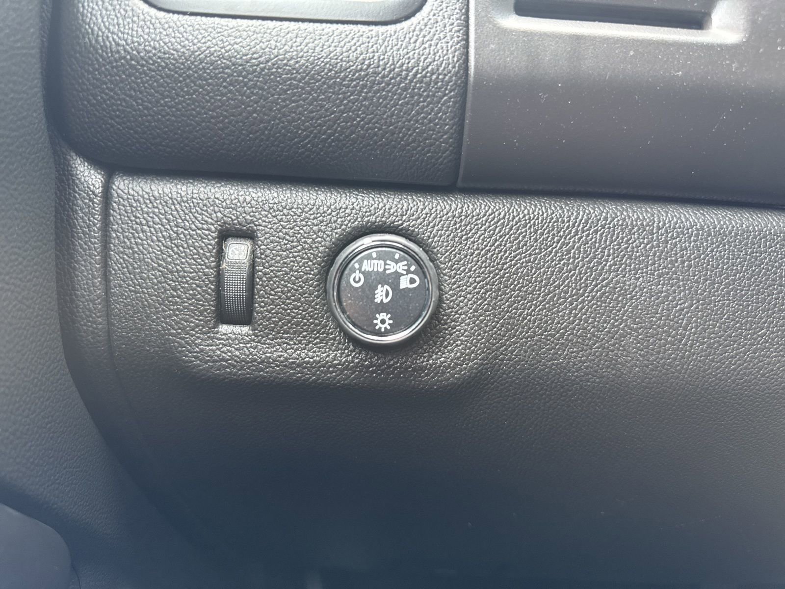 Used 2017 Chevrolet Colorado LT w/ LT Convenience Package image 35