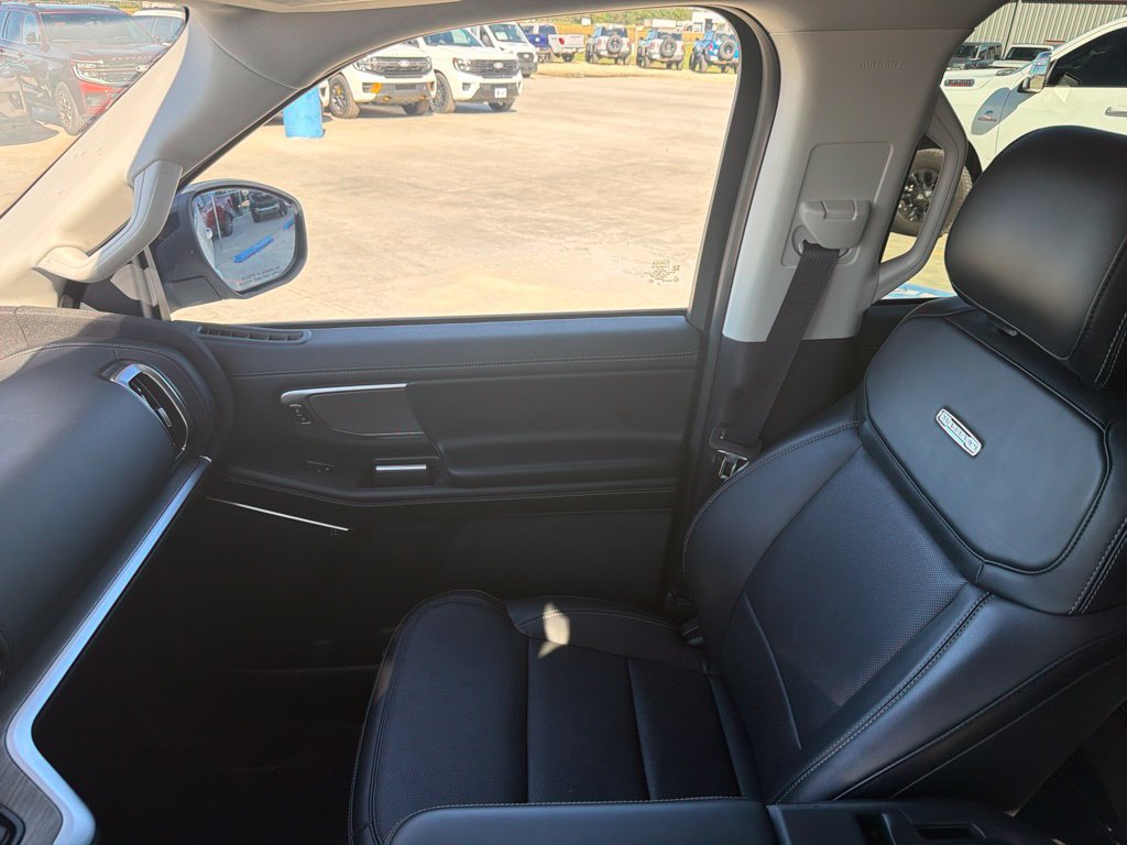 Used 2025 Ford Expedition Platinum AWD/4WD image 23