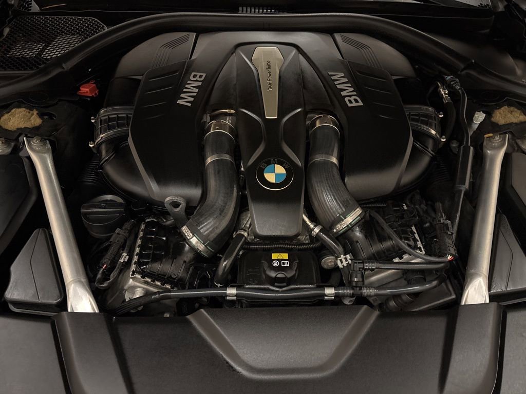 Used 2019 BMW 750i xDrive w/ Executive Package image 28