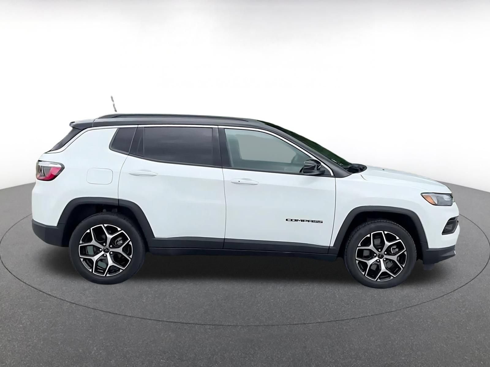 Used 2025 Jeep Compass Limited AWD/4WD image 15