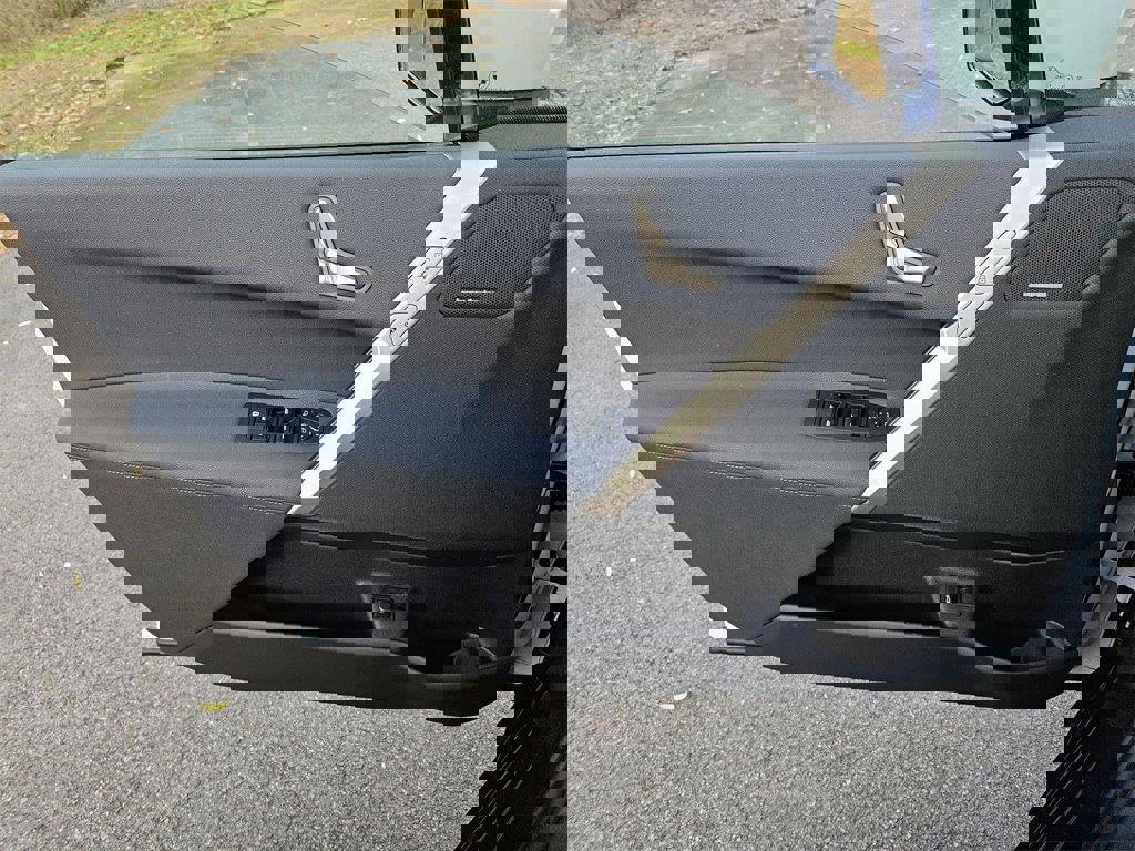 New 2026 BMW iX xDrive60 image 7