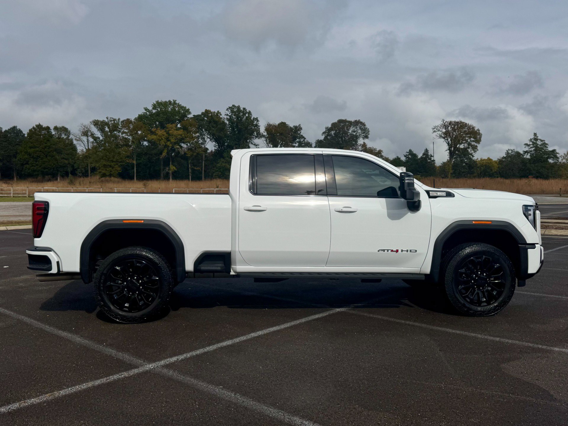 Used 2024 GMC Sierra 2500 AT4 w/ AT4 Preferred Package image 7