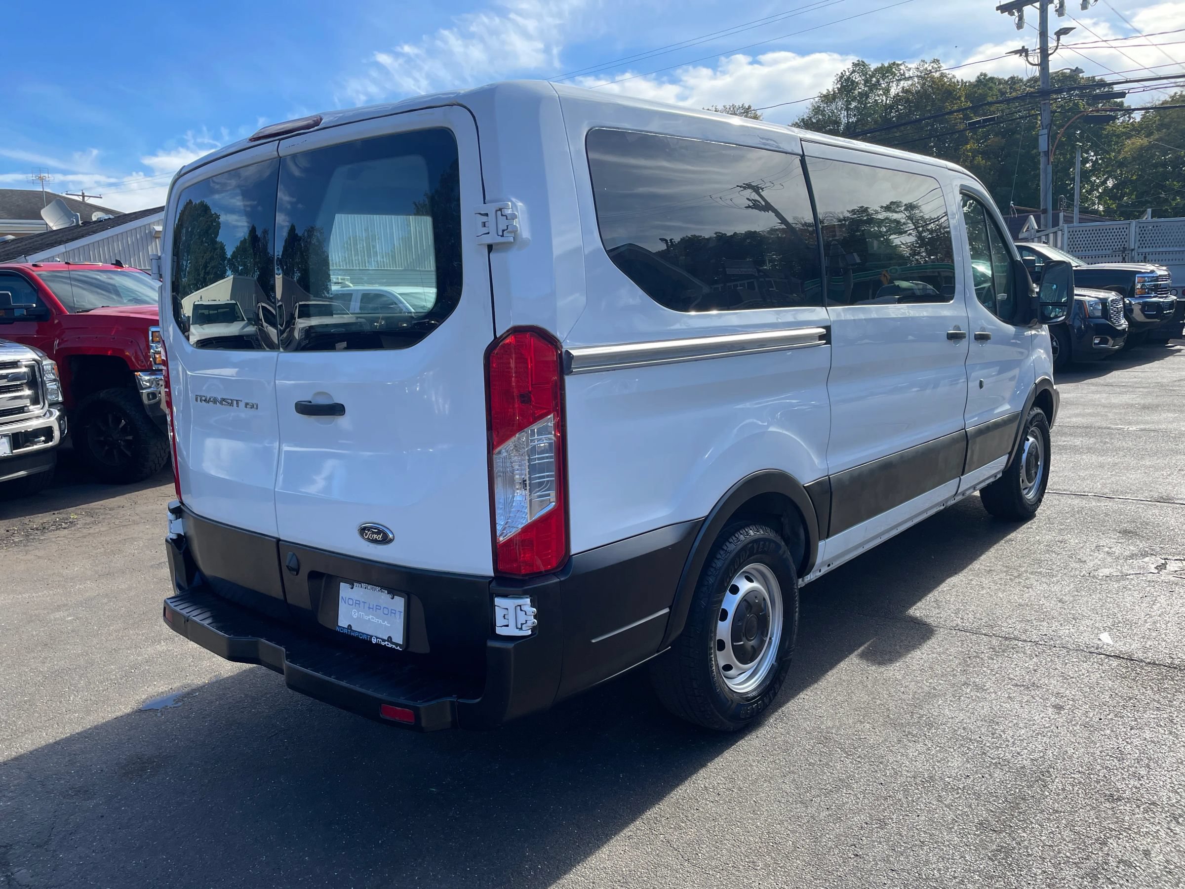 Used 2017 Ford Transit 150 130 Low Roof Wagon RWD image 5