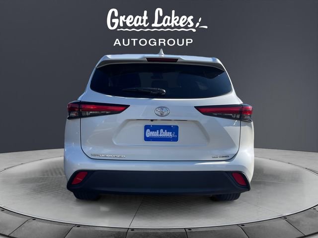 Used 2020 Toyota Highlander LE AWD/4WD image 4