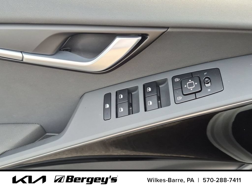 Certified 2025 Kia Niro EX w/ EX Cold Weather Package FWD image 15