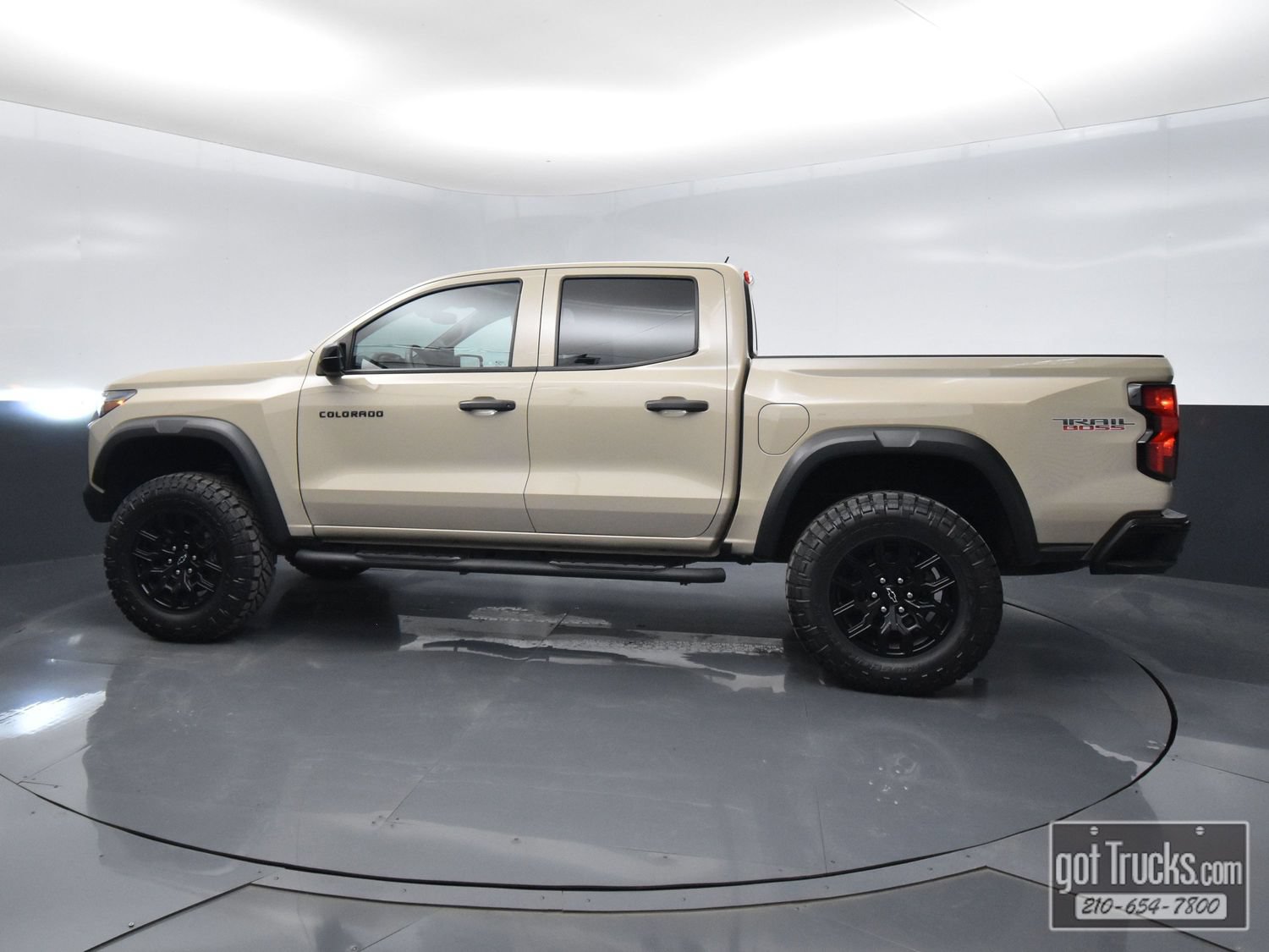 Used 2024 Chevrolet Colorado Trail Boss w/ Advanced Trailering Package AWD/4WD image 3