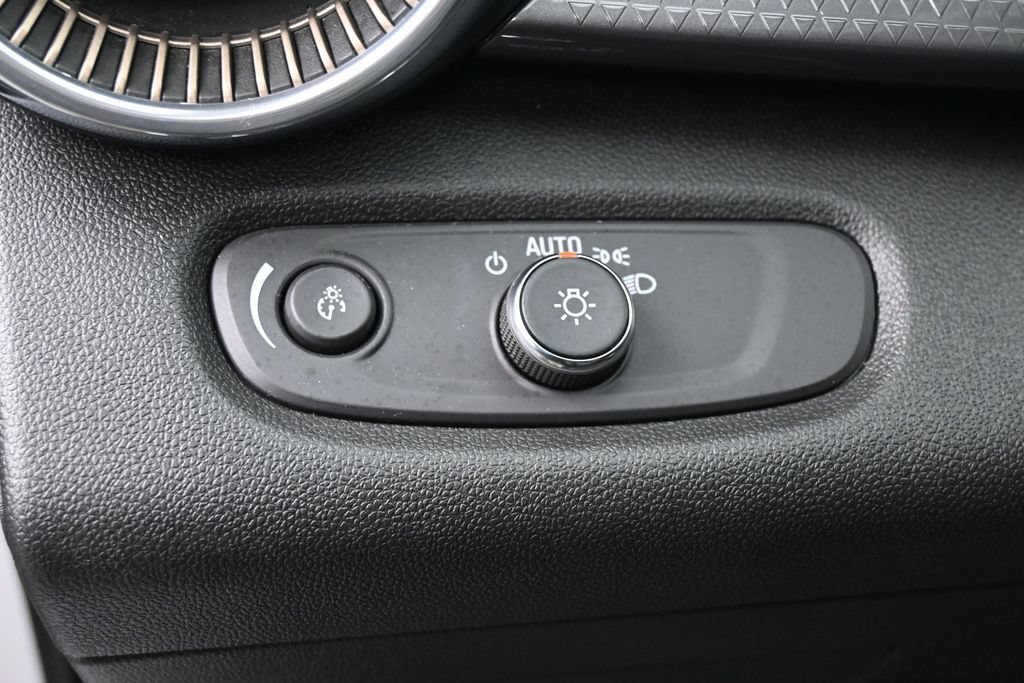 Used 2025 Chevrolet Trax ACTIV FWD image 16