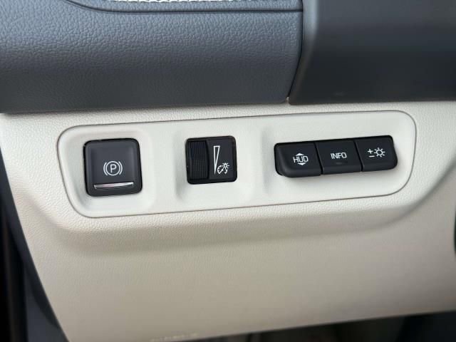 Used 2023 GMC Acadia Denali w/ Denali Ultimate Package image 24