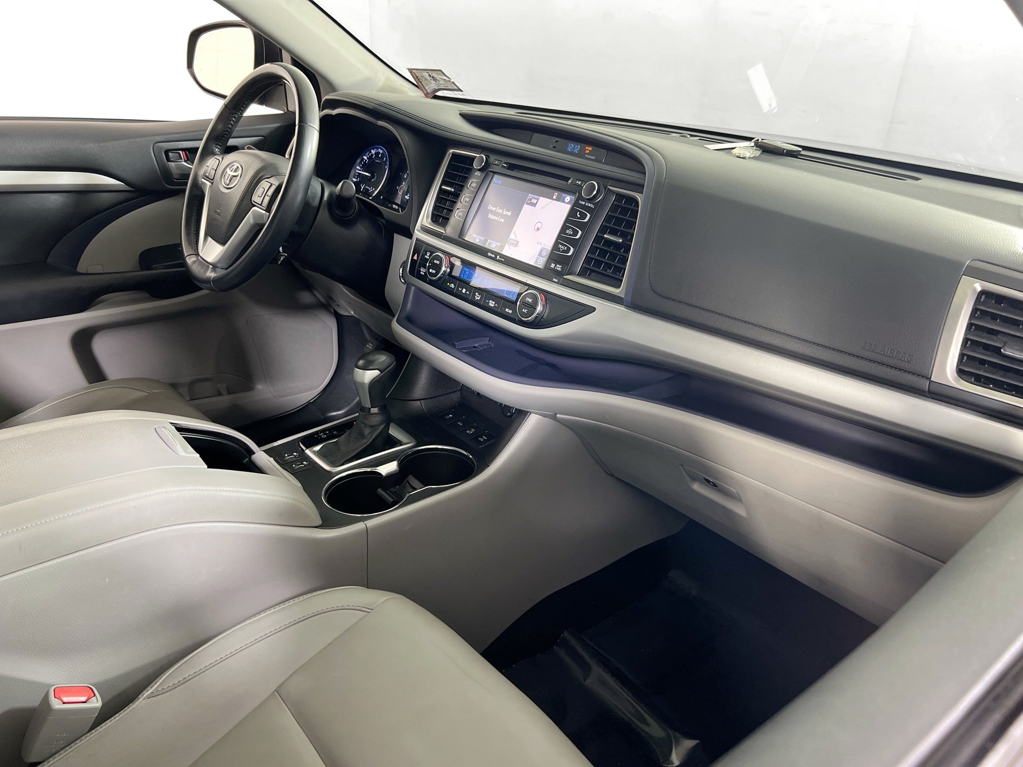 Used 2015 Toyota Highlander XLE AWD/4WD image 30