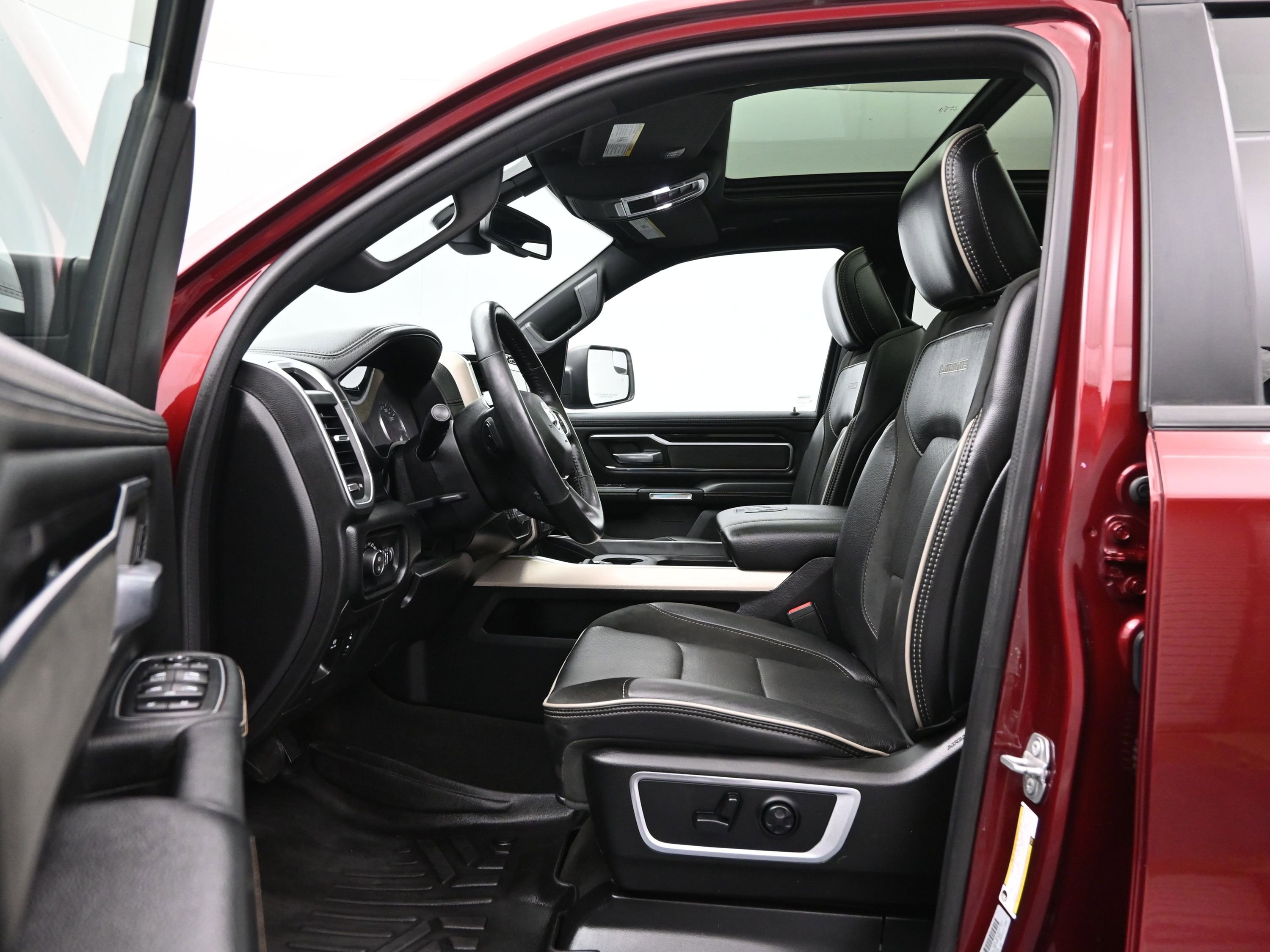 Used 2019 RAM 1500 Laramie w/ Sport Appearance Package image 9