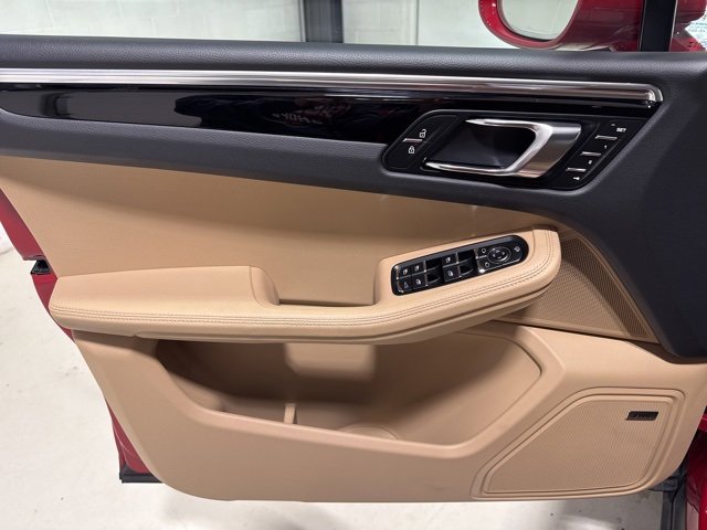 Used 2025 Porsche Macan Turbo image 14