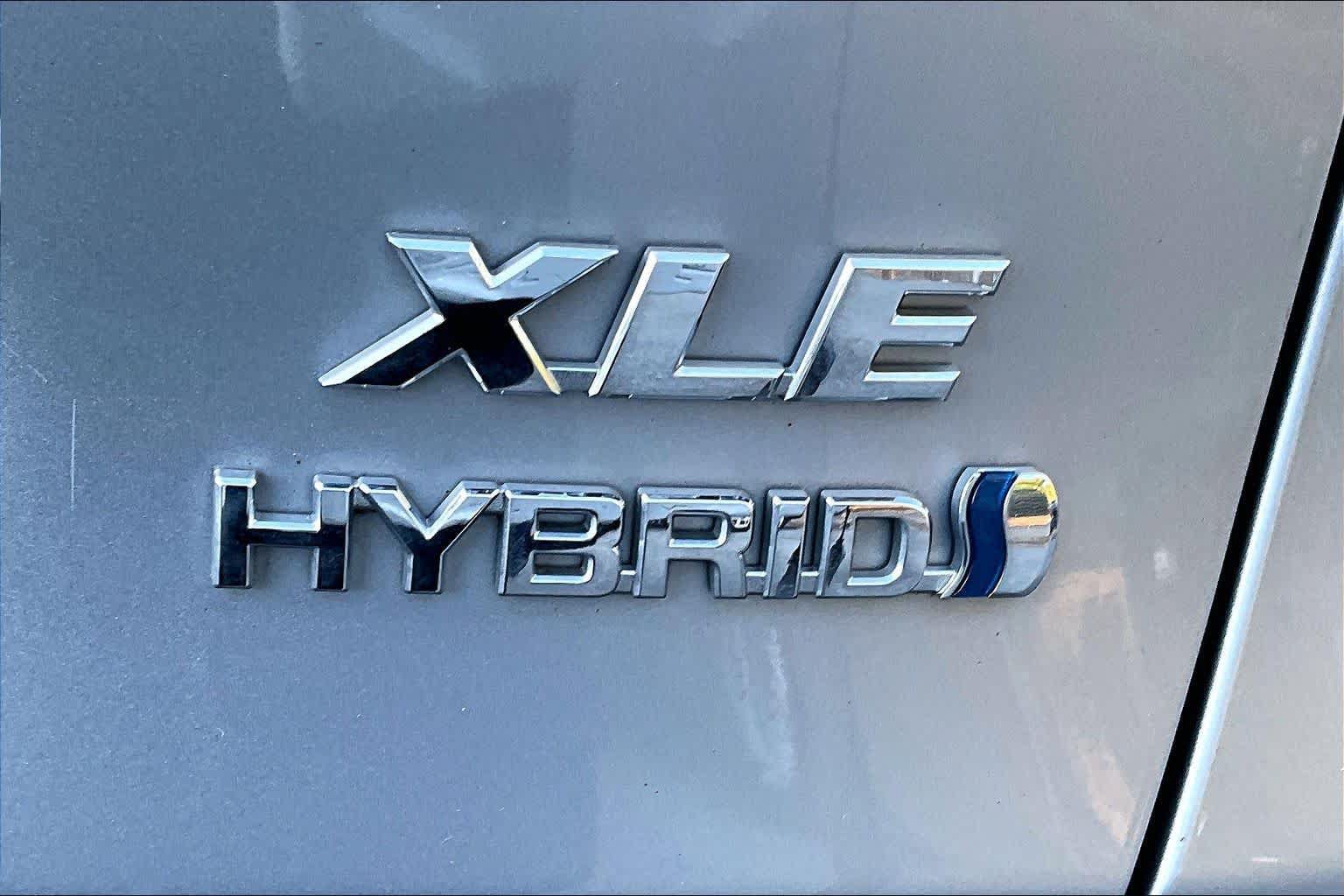 Used 2021 Toyota RAV4 XLE w/ Convenience Package AWD/4WD image 10