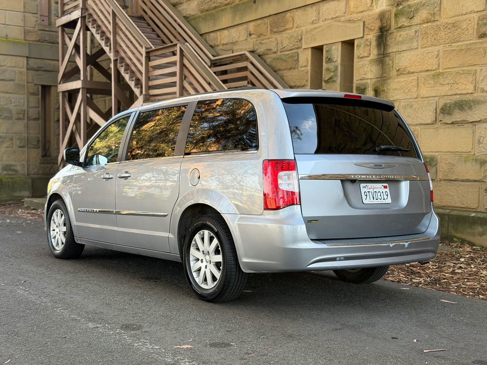 Used 2015 Chrysler Town & Country Touring FWD image 34