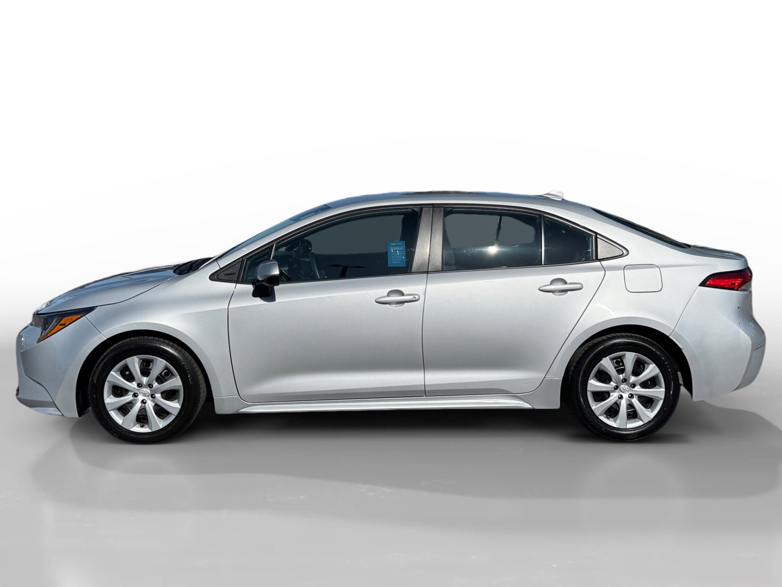 Used 2024 Toyota Corolla LE FWD image 2
