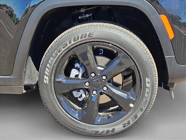 New 2025 Jeep Grand Cherokee Altitude image 10