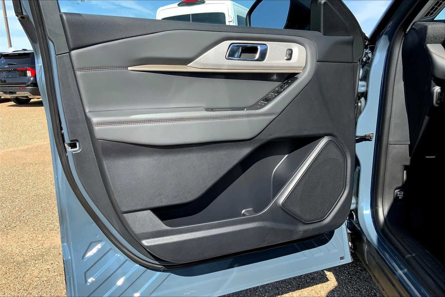 New 2025 Ford Explorer Active w/ Active Comfort Package image 10