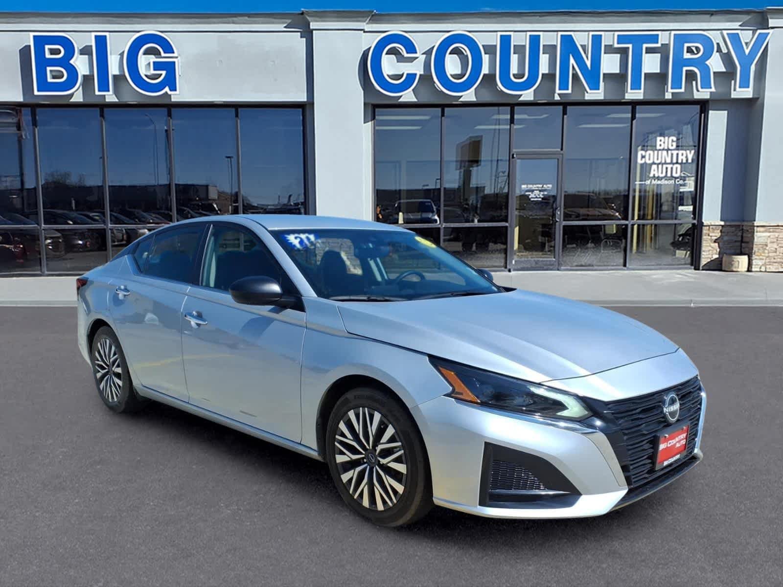 Used 2024 Nissan Altima 2.5 SV FWD image 3