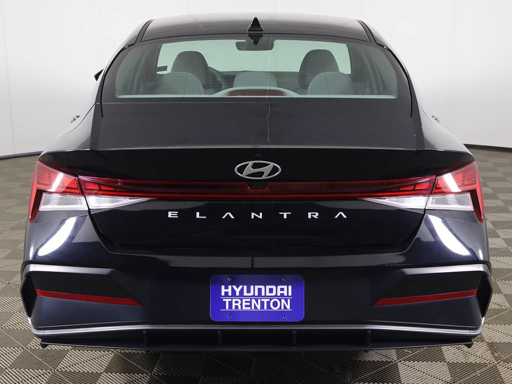 Used 2024 Hyundai Elantra SEL w/ Convenience Package FWD image 13