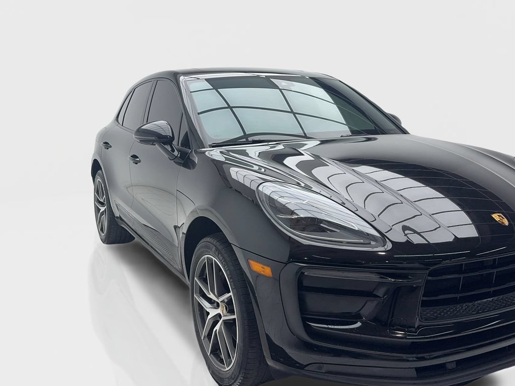 Used 2022 Porsche Macan AWD/4WD image 2