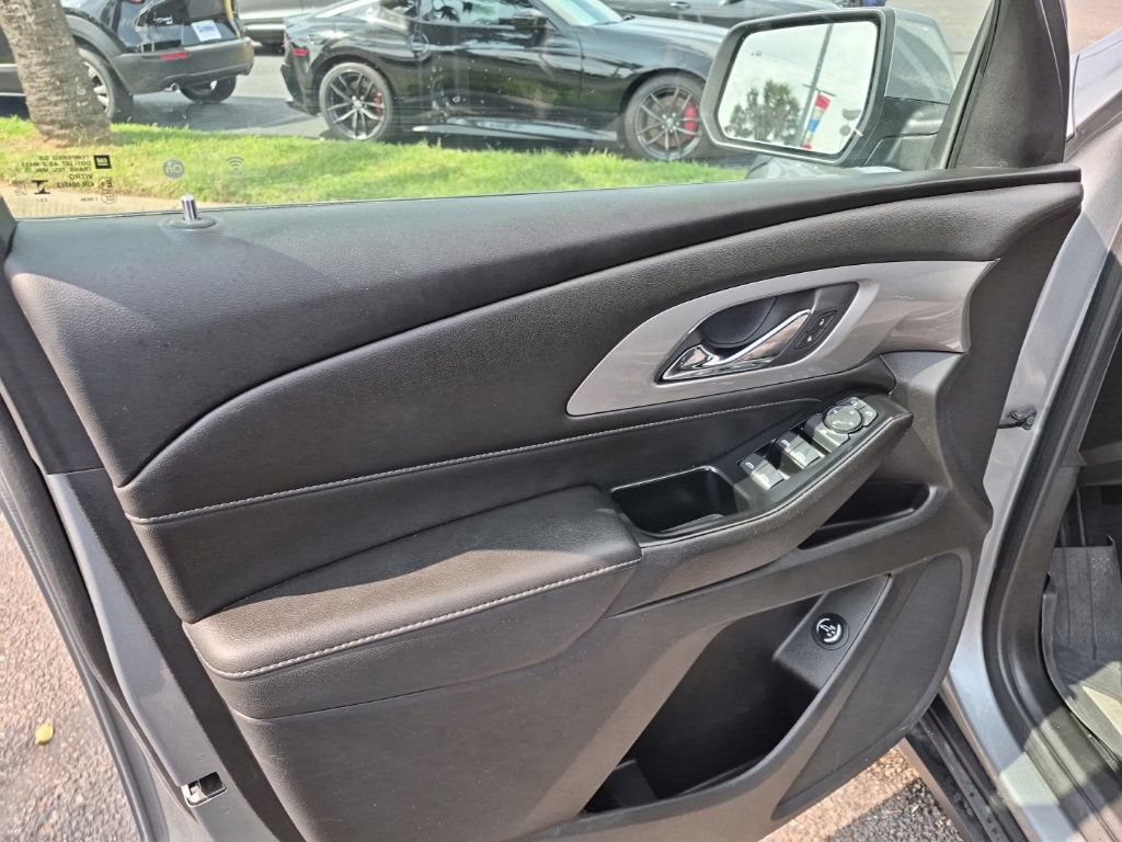 Used 2023 Chevrolet Traverse LT FWD image 12