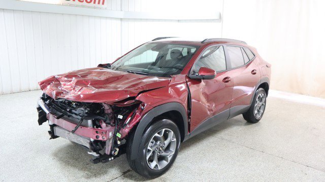 Used 2024 Chevrolet Trax LT w/ Sunroof Package image 2