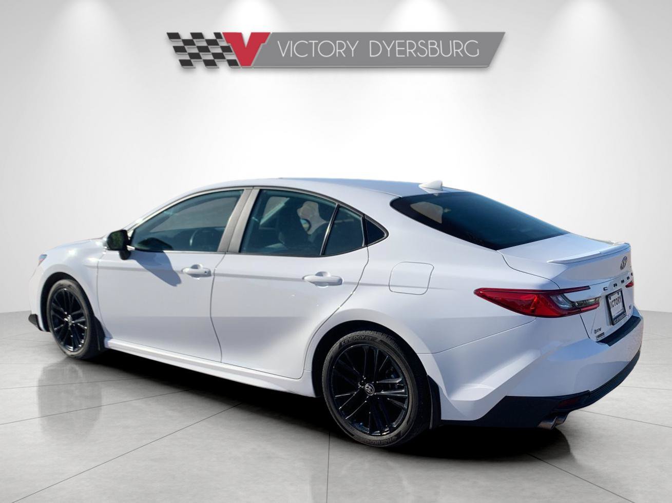 Used 2025 Toyota Camry SE w/ Convenience Package FWD image 6