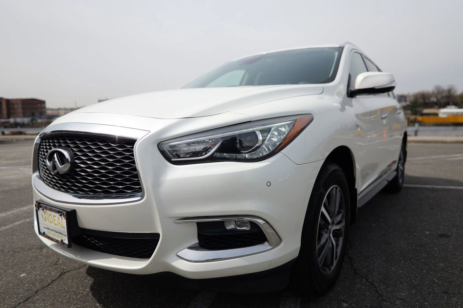 Used 2019 INFINITI QX60 Luxe w/ Essential Package image 4