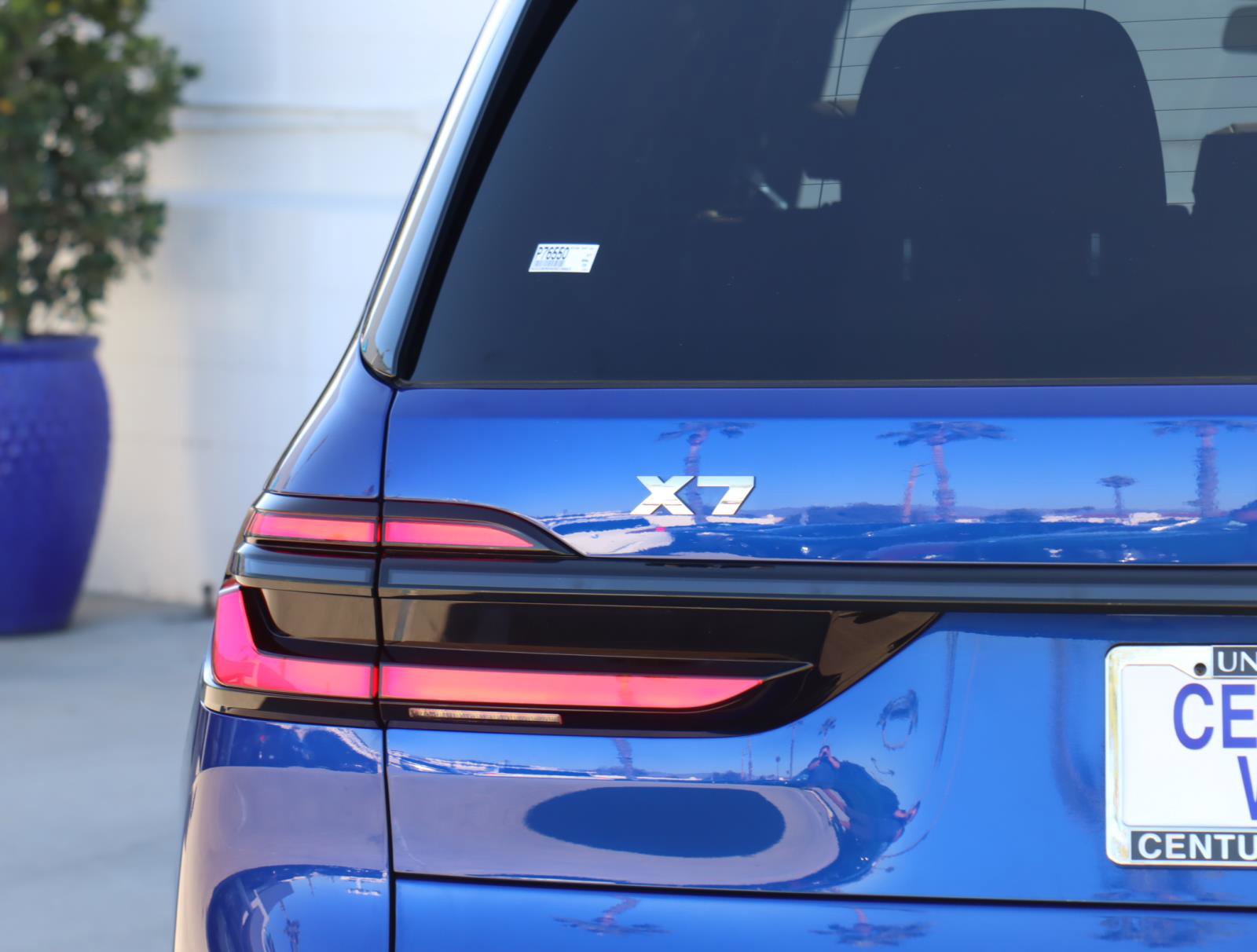 Used 2025 BMW X7 M60i w/ Executive Package image 7