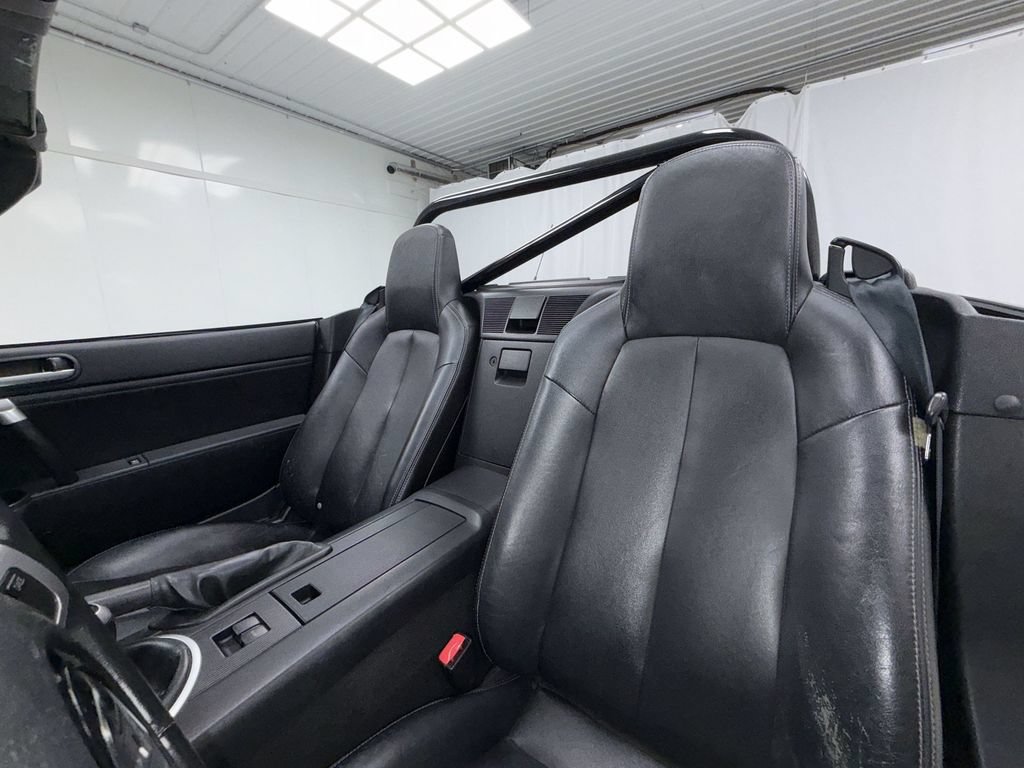 Used 2006 MAZDA MX-5 Miata Grand Touring w/ Premium Pkg RWD image 13