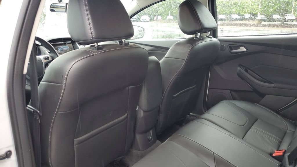 Used 2013 Ford Focus Titanium FWD image 22