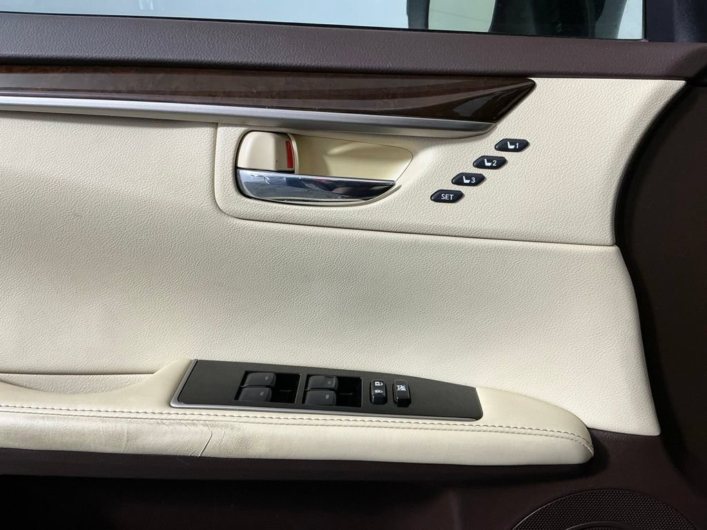 Used 2016 Lexus ES 350 w/ Premium Package w/Wood Trim FWD image 17