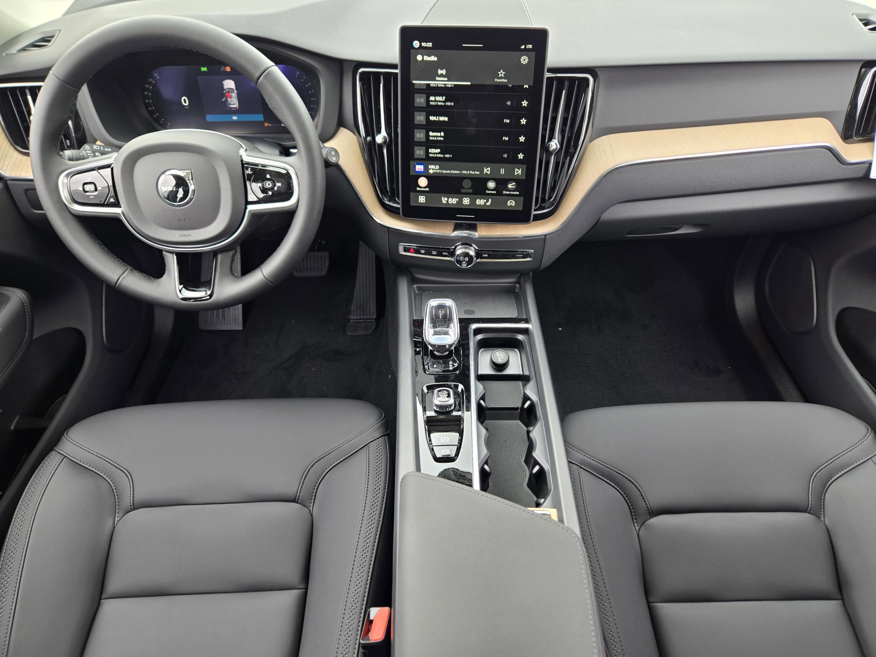 New 2026 Volvo XC60 B5 Plus w/ Protection Package Premier AWD/4WD image 20
