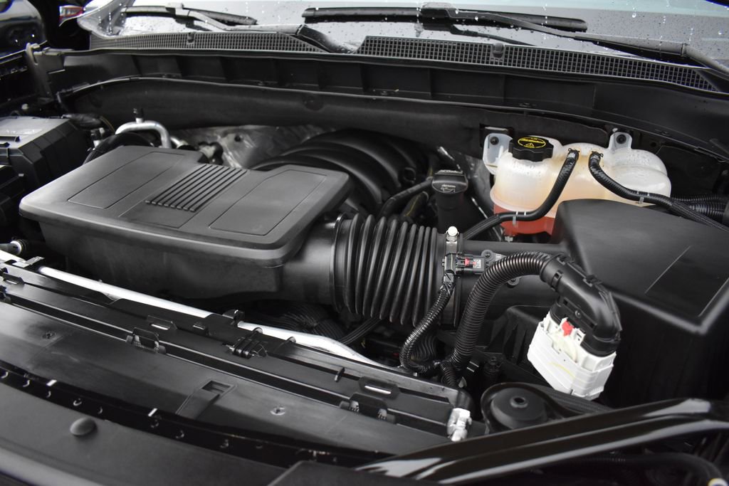 Certified 2025 Chevrolet Tahoe Z71 w/ Sun And Tow Package image 32